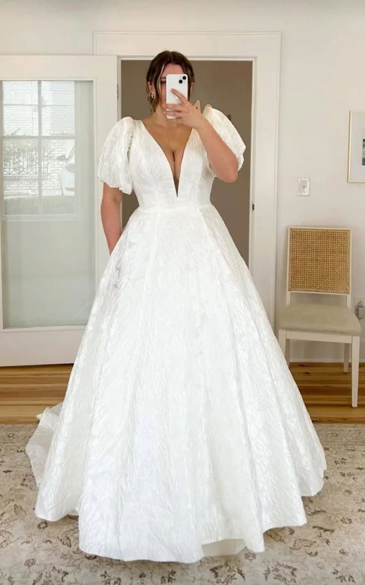 Romantic Puff Sleeve Textured Ball Gown