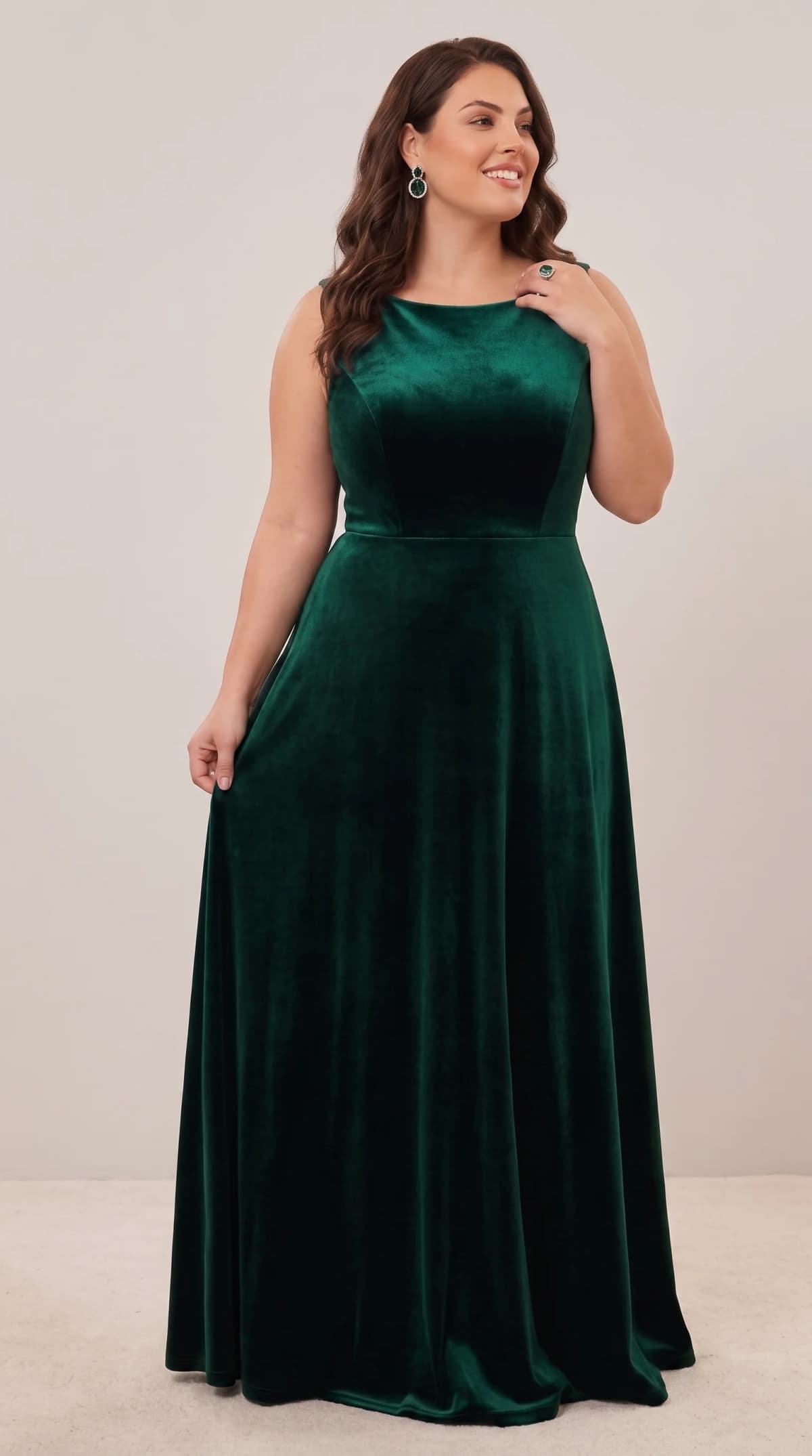 13 Stunning Ways to Style an Emerald Green Wrap Midi Dress for Plus-Size Curves