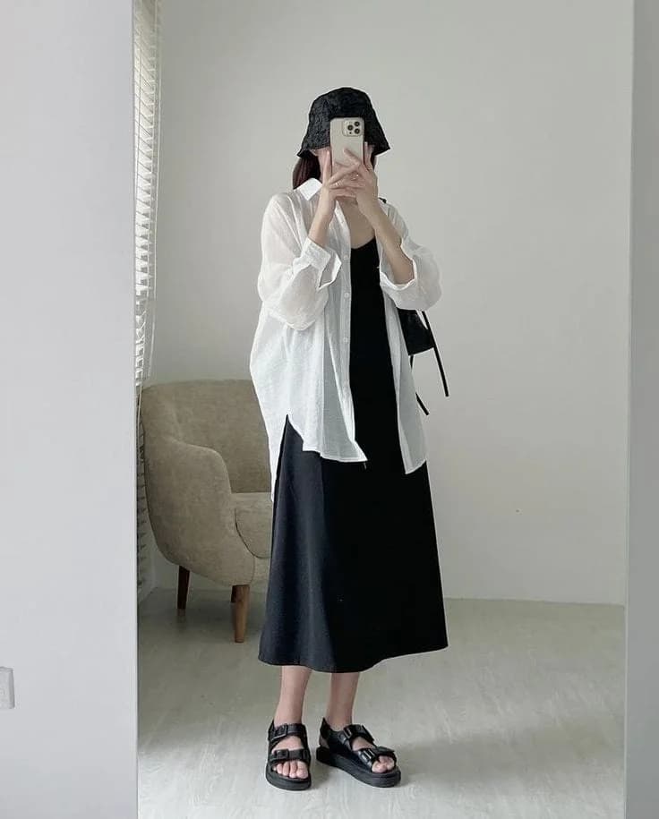 Breezy Monochrome Layered Look
