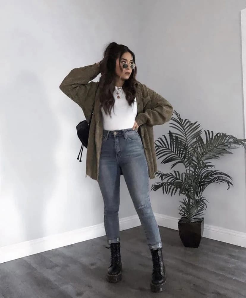 Oversized Cardigan with Cropped Denim